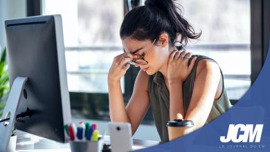 Femme community manager épuisée