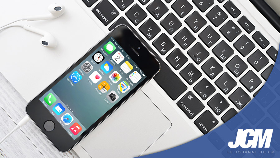iPhone branché sur Macbook