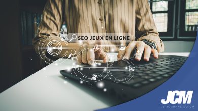 Personne qui saisie une requête Google